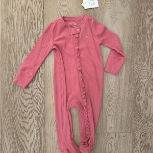 Gap 3-6m pink footie never worn